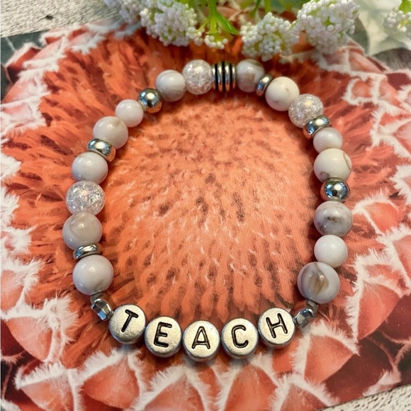 Teach Bracelet word bead bracelet cream with silver details stretch bracelet - Picture 1 of 4